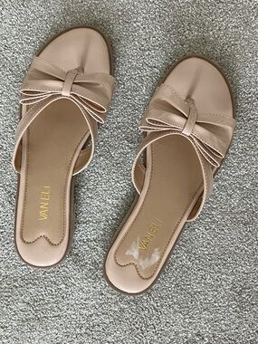 NWOT Vaneli Nude Bow Sandals